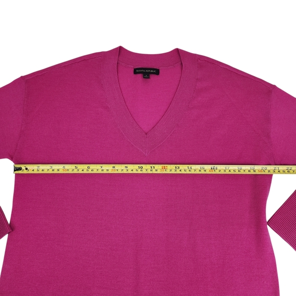 Banana Republic Pink Fuchsia 100% Merino Wool Sweater V-Neck Size Small - Picture 12 of 13